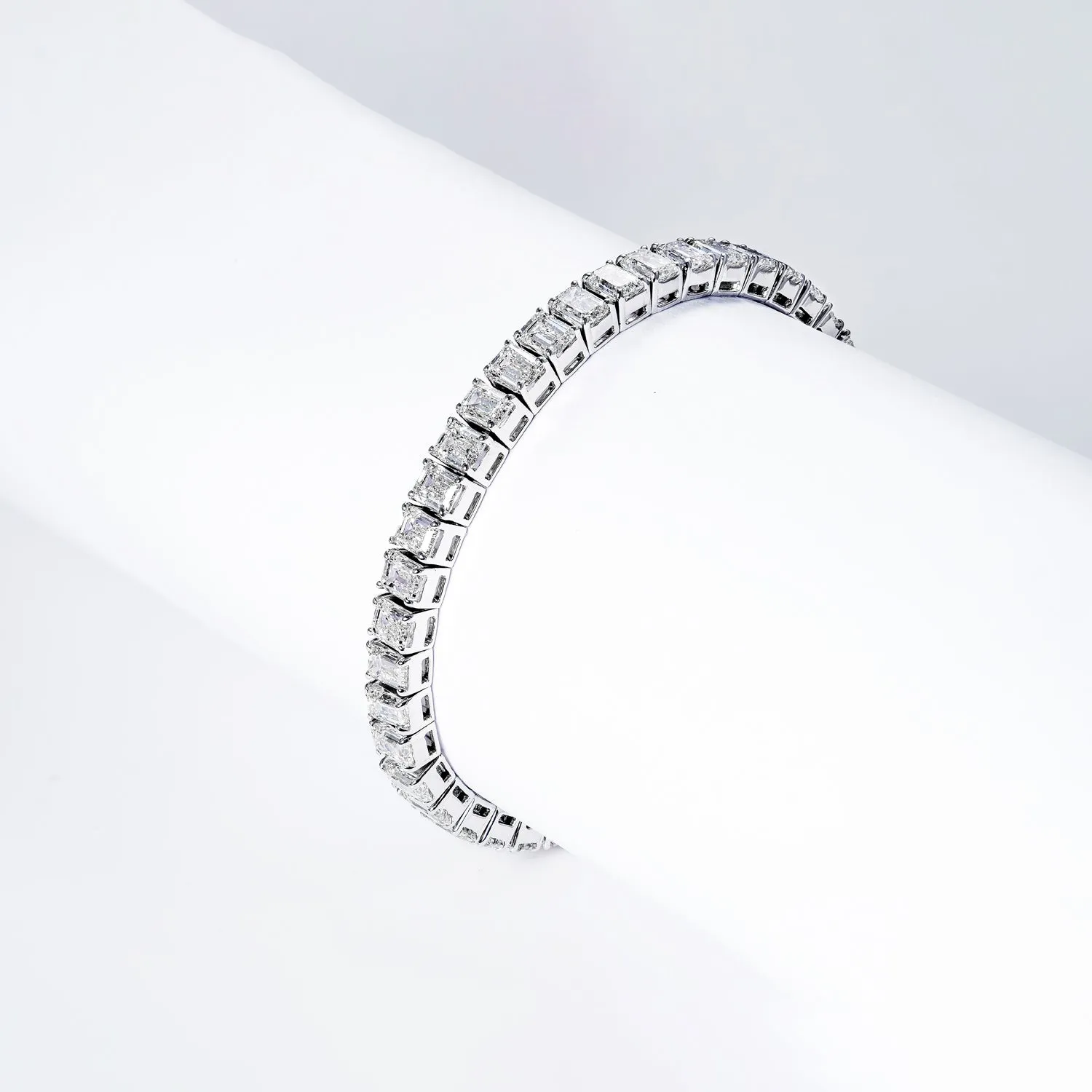 Aubrey 16 Carat Emerald Cut Single Row Diamond Tennis Bracelet in 14k White Gold